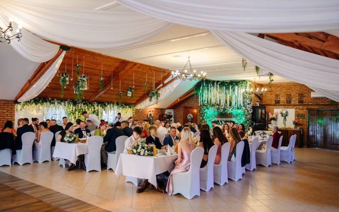Udekorowana Sala Weselna Ostoja przygotowana na przyjęcie